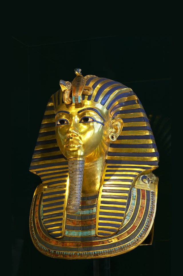 Mascara de Tutankamon 002 web.jpg