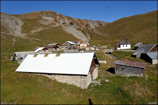 b-EU121022-192723.jpg