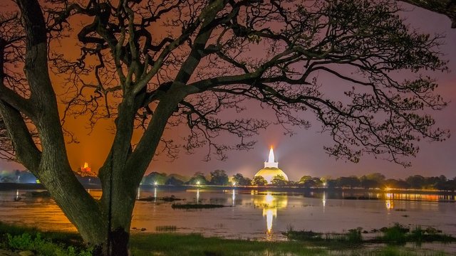 Night-view-of-Anuradhapura-Sri-Lanka.jpg