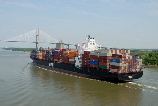 cargo_ship_freighter_savannah_georgia_river_ship_cargo_transportation-534507.jpg