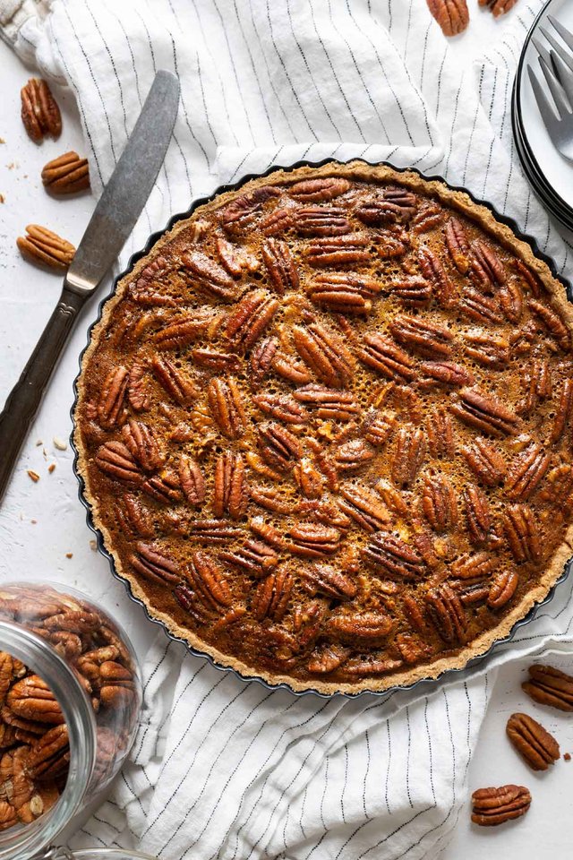 healthy-pecan-pie-without-corn-syrup-view-from-top.jpg