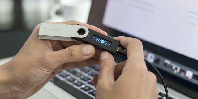 HARDWARE WALLET 1. jpg