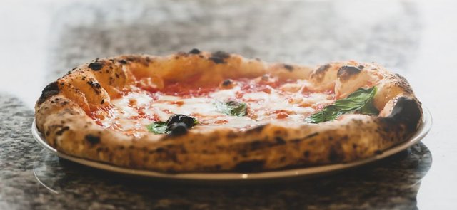 Pizza_neapolitan_14fe32d55c.jpg