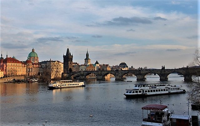 Old-Vltava-Ship-Prague-Bridge-Czech-City-Tourism-3772988.jpg