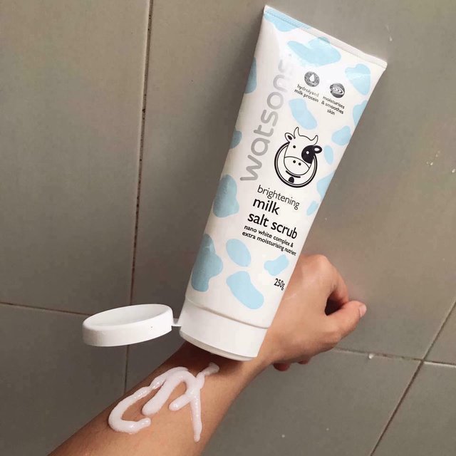 Tẩy da chết muối bò Watsons Milk Salt Scrub 250g.jpg