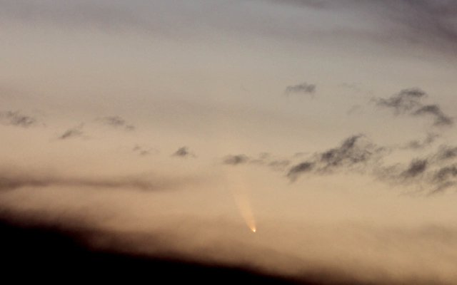 comet-low-intwilight.jpg