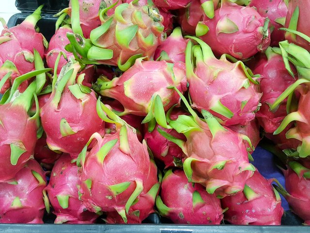 dragon-fruit-6865393_1920.jpg