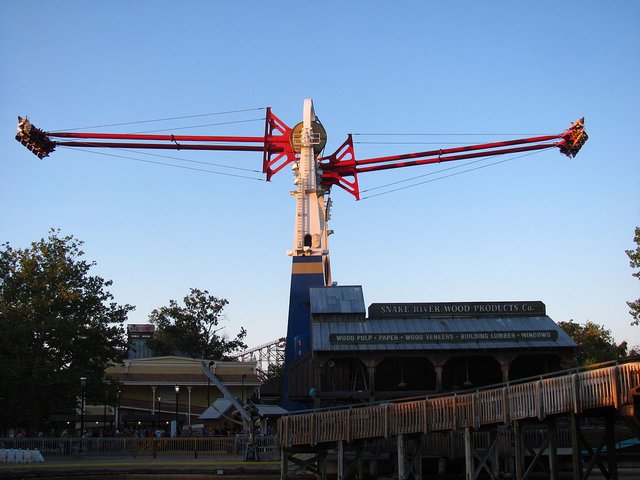 1200px-Skyhawk_in_full_swing.jpg