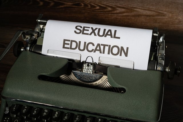 sex-education-7188989_1280.jpg