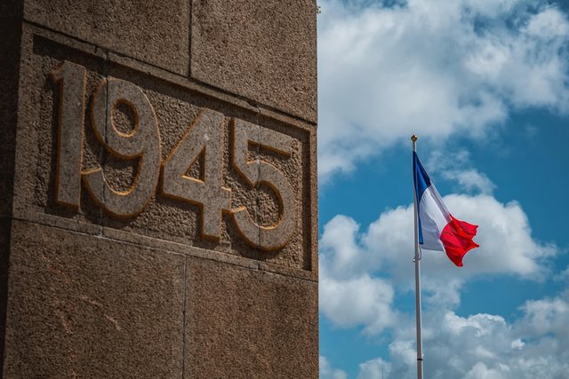 monument-3396608_1280.jpg