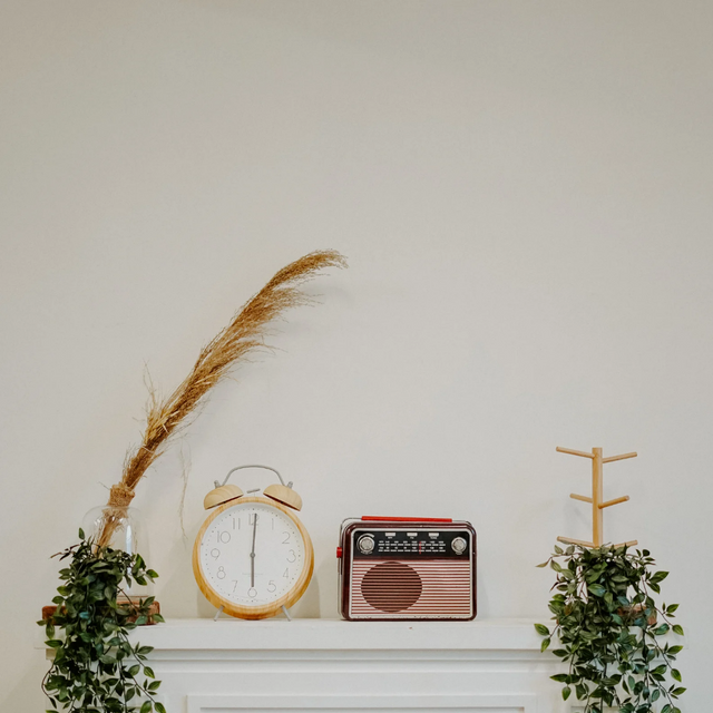 Minimalist Fall Daylight Saving Time Clock Instagram Post_20250603_165512_0000.png