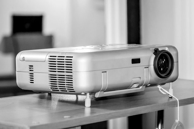 projector-6760348_1280.jpg