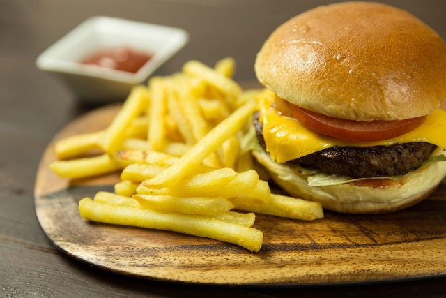 burger-2612137_1280.jpg
