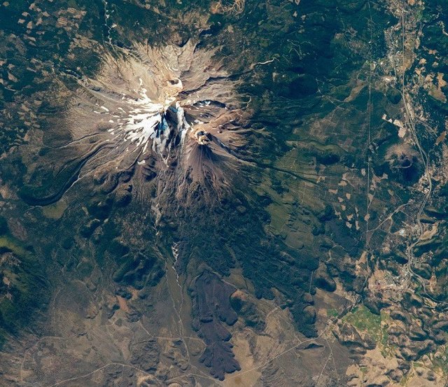 Mount Shasta Satellite Image NASA.jpg