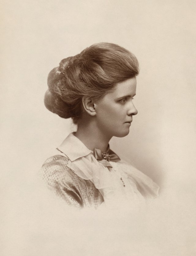 Lillian_Feickert_c._1912.jpg