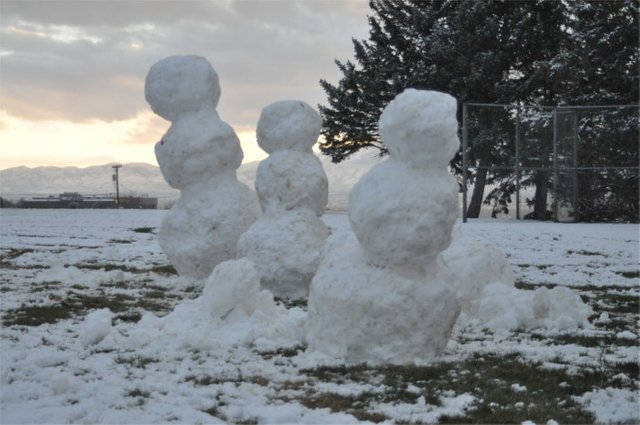 snowmen.JPG