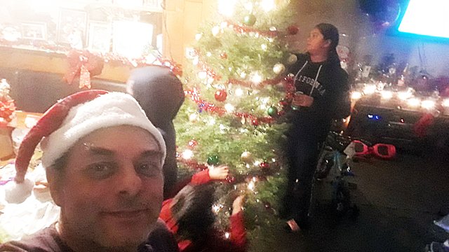 Christmas Tree, Family, Decorating, Secret Santa Shopping, Christmas Lights, on the roof, dtube, steem, jeronimorubio, jeronimo rubio.jpg