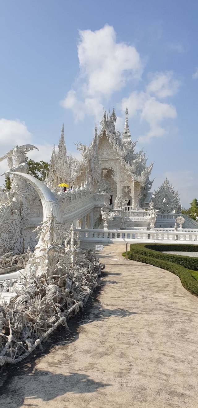 Wat Rong Khun1.jpg