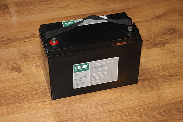 800px-VRLA_Valve-Regulated-Lead-Acid-Batteries_82645(1).jpg