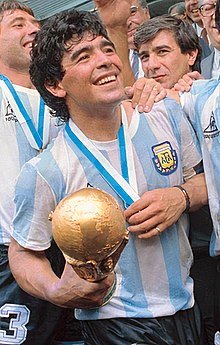 19-01-06-220px-Argentina_celebrando_copa_(cropped).jpg