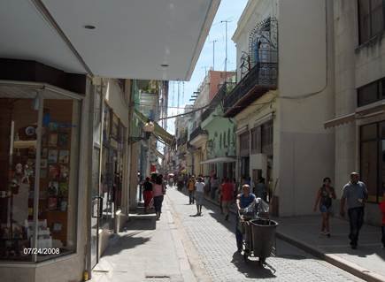calle del centro de la habana.jpg