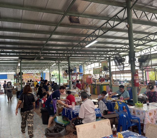 Wat Takien Floating Market3.jpg