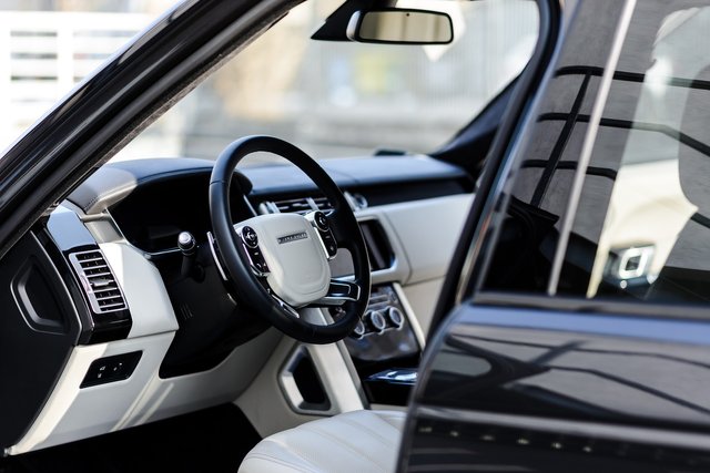 range-rover-2015686_1920.jpg