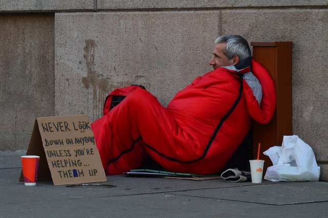 homeless-man-833017_960_720.jpg