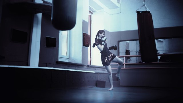 kickboxer-girl-kickboxing-athletic-girl-160920.jpeg