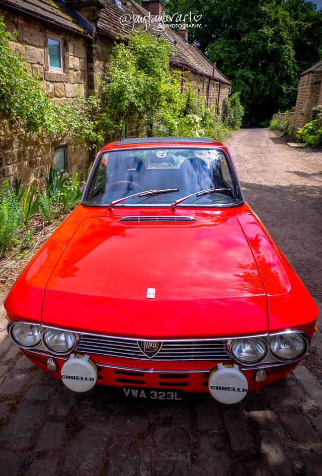 lancia-bonnet.jpg