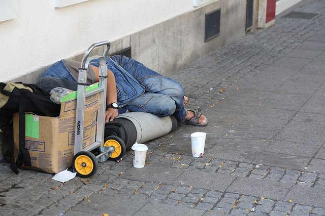 homeless-4772990_1280.jpg