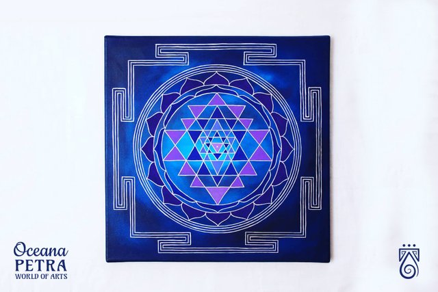 Sri Yantra for Domina+logo.jpg