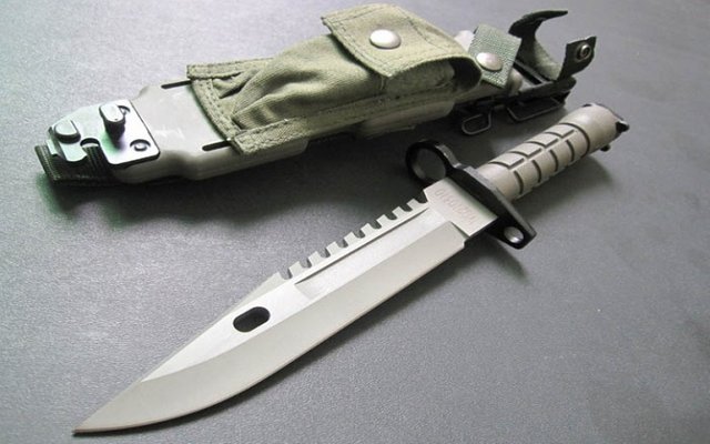 Military-Knives.jpg