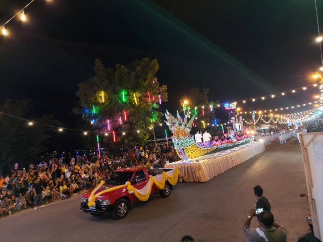 Loy Krathong parade23.jpg