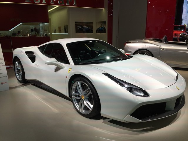 ferrari-1556134_960_720.jpg