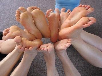 357_yogafeet.jpg