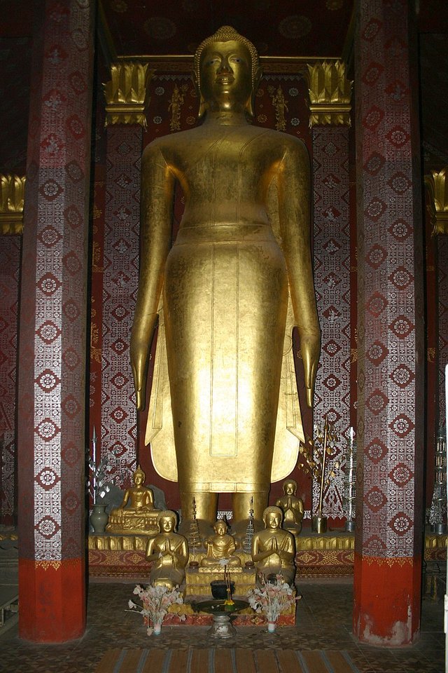 800px-Luang_Prabang-Wat_Sene-06-Buddha-gje.jpg