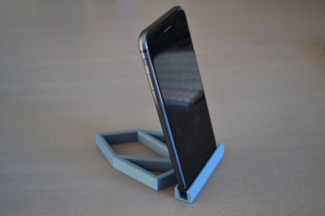 EOS phone stand by tarekadam111.jpg