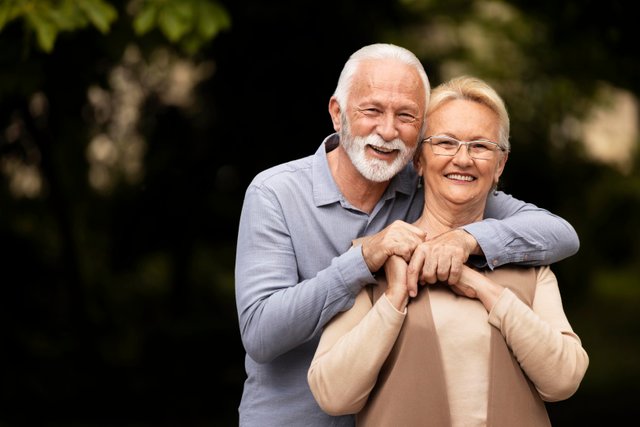 medium-shot-couple-posing-together.jpg