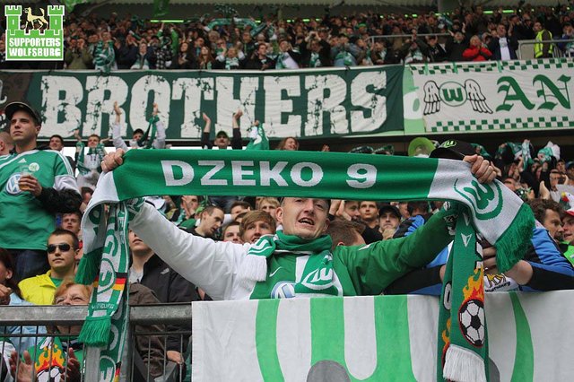 Wolfsburg_fan_with_Dzeko_scarf.jpg
