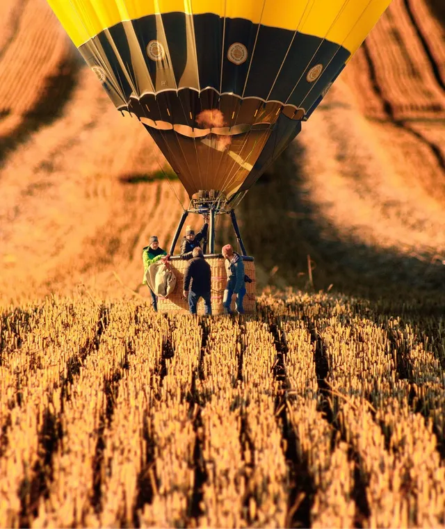 hot-air-balloon-8708066_1280.webp