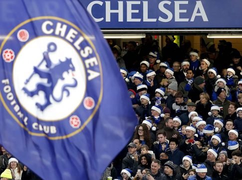 chelsea-fans-christmas-hats-485x360.jpg