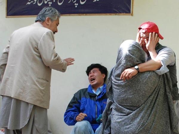 1555075418-Family-members-of-the-blast-victims-comfort-each-other-outside-a-mortuary-in-Quetta-AP.jpg