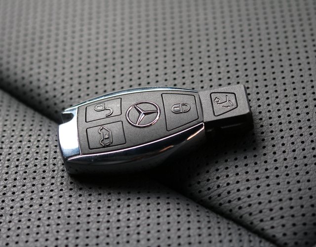 car-keys-2653311_1920.jpg