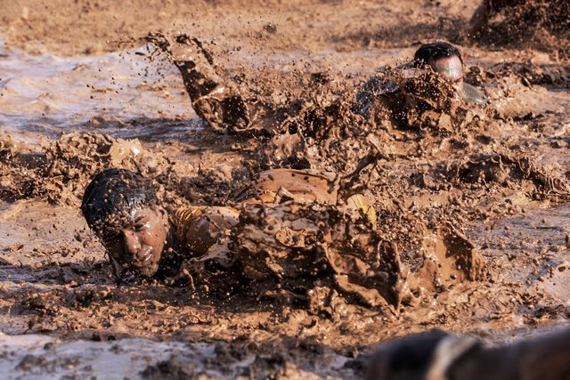 soldiers-army-basic-training-mud.jpg