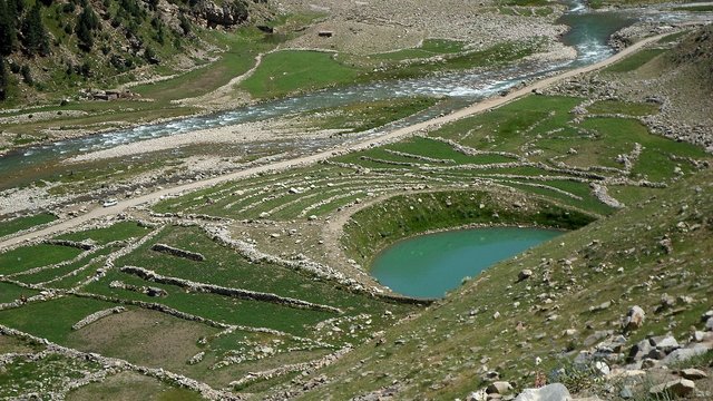 Pyala_Lake,_Balakot_Tehsil,_Khyber_Pakhtunkhwa,_Pakistan.JPG