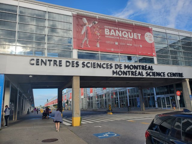 façade du centre.jpg
