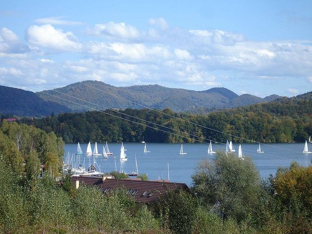 800px-Polańczyk_Solina_lake.jpg