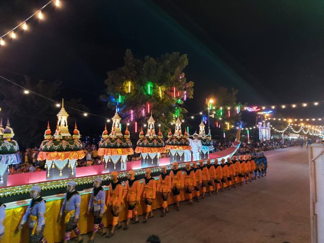 Loy Krathong parade9.jpg