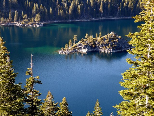 lake-1330352_1280.jpg